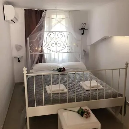 Casa Fiore - 2 Bed House 10 Mins Walk To Centre Vakantiehuis Rhodes City